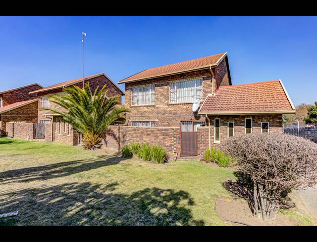 3 BEDROOM DUPLEX FOR SALE IN BIRCHLEIGH NORTH